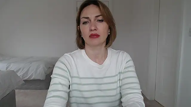 Snapshot of Mallinia chatting on March 17, 2025, 4:01 pm Mallinia online show from March 17, 2025, 4:01 pm