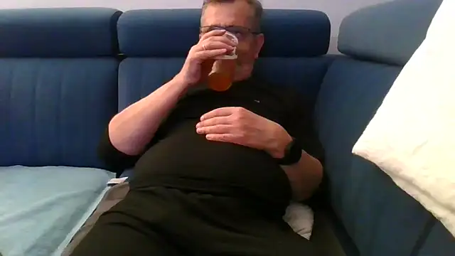 Snapshot of axecoman60 chatting on March 7, 2025, 6:11 pm axecoman60 online show from March 7, 2025, 6:11 pm