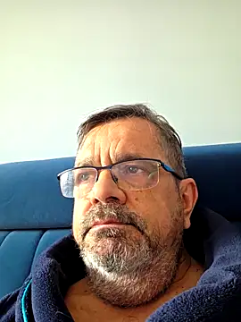 axecoman60 online show from February 4, 2026, 8:42 am