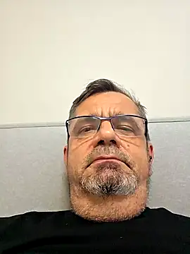 axecoman60 online show from December 4, 2025, 8:41 pm