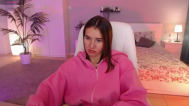 Bellla Haddid online show from September 16, 2025, 1:06 am