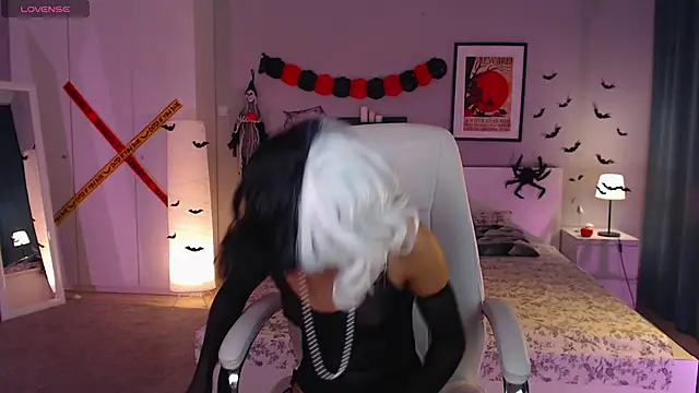 Bellla Haddid online show from November 1, 2025, 1:23 am