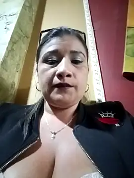 Snapshot of Hannahcandyy chatting on February 28, 2025, 11:01 pm Hannahcandyy online show from February 28, 2025, 11:01 pm