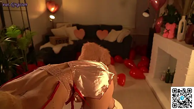 Snapshot of Heidi11 chatting on February 15, 2026, 5:23 pm Heidi11 online show from February 15, 2026, 5:23 pm