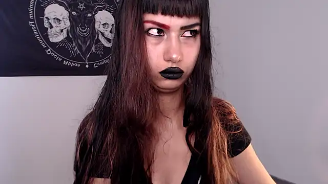 Little-Lucifer online show from November 6, 2025, 8:24 pm