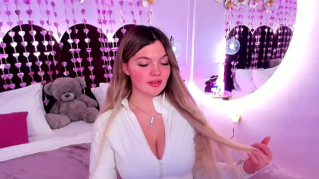 ZaraBloom online show from February 15, 2026, 4:02 am