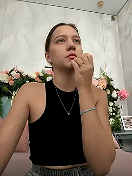 AliceBrayan online show from October 11, 2025, 5:08 am