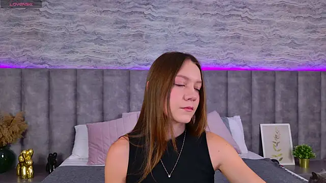 AliceBrayan online show from March 23, 2025, 5:10 am