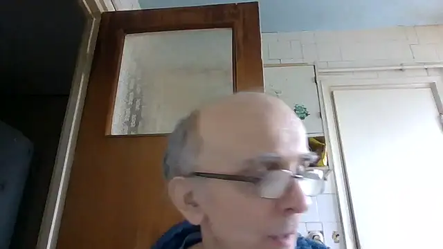 Snapshot of mariusica1@xh chatting on March 1, 2026, 12:38 pm mariusica1xh online show from March 1, 2026, 12:38 pm