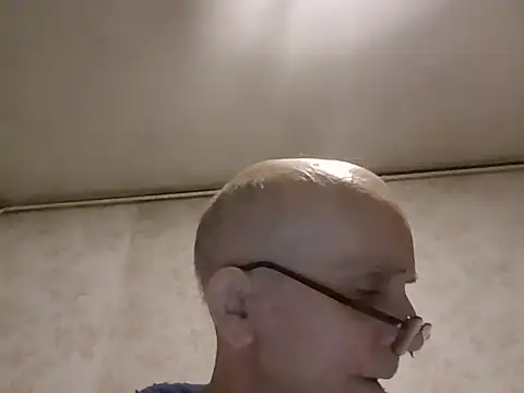 mariusica1xh online show from November 28, 2025, 4:18 pm