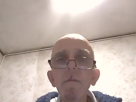 mariusica1xh online show from December 5, 2025, 7:23 pm