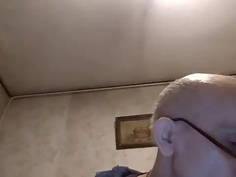 mariusica1xh online show from December 17, 2025, 4:12 pm