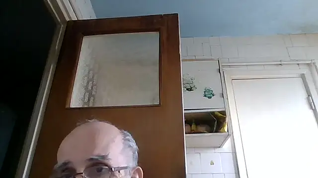 Snapshot of mariusica1@xh chatting on February 26, 2026, 2:17 pm mariusica1xh online show from February 26, 2026, 2:17 pm