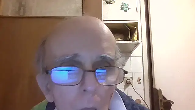 Snapshot of mariusica1@xh chatting on April 28, 2026, 8:24 pm mariusica1xh online show from April 28, 2026, 8:24 pm