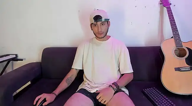 Henrikk senn online show from December 13, 2024, 2:32 am