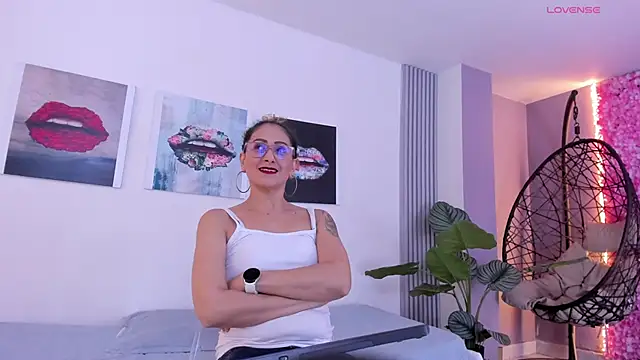 Angela donnato online show from December 5, 2025, 3:38 am