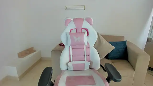 Charlotte cowell sub1  online show from September 15, 2025, 6:08 pm