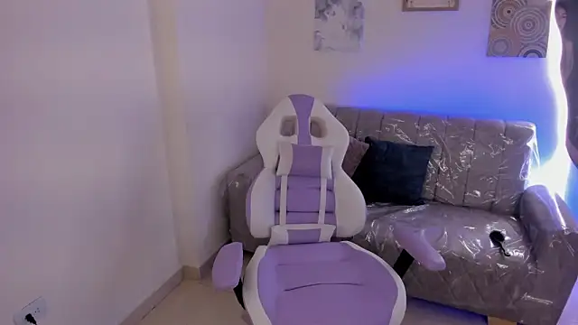 Charlotte cowell sub1  online show from September 20, 2025, 4:12 pm