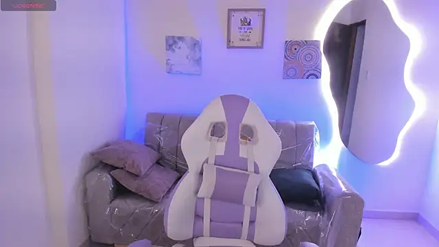 Charlotte cowell sub1  online show from December 17, 2025, 5:07 pm