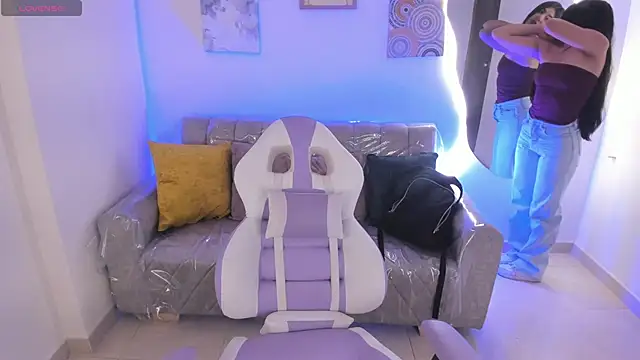 Charlotte cowell sub1  online show from November 11, 2025, 4:13 pm