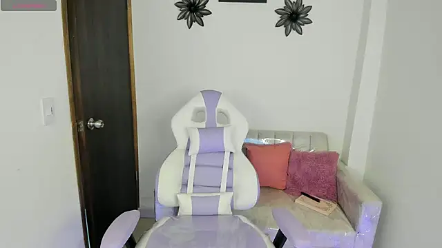 Charlotte cowell sub1  online show from March 20, 2025, 11:23 pm