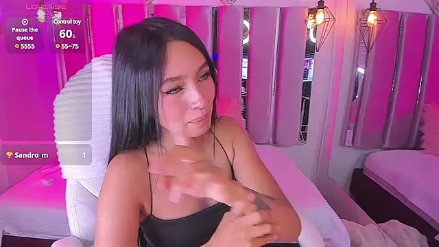 sophie ws online show from December 10, 2024, 4:56 am