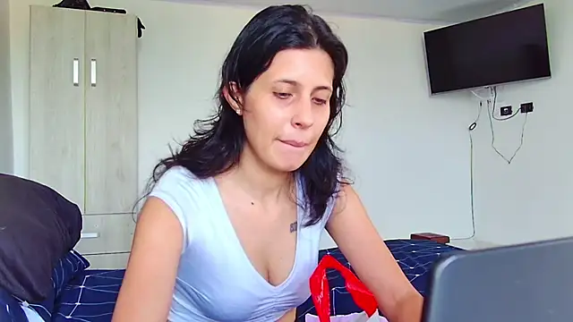 bellatrix25 online show from July 21, 2026, 1:56 pm