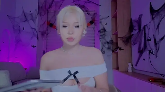 RileyMee online show from October 26, 2025, 12:27 pm