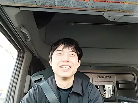 whitebriefboy online show from April 5, 2026, 9:10 pm