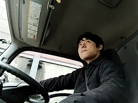 whitebriefboy online show from March 18, 2026, 9:48 pm