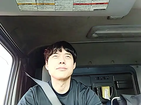 Snapshot of whitebriefboy chatting on May 31, 2026, 9:59 pm whitebriefboy online show from May 31, 2026, 9:59 pm