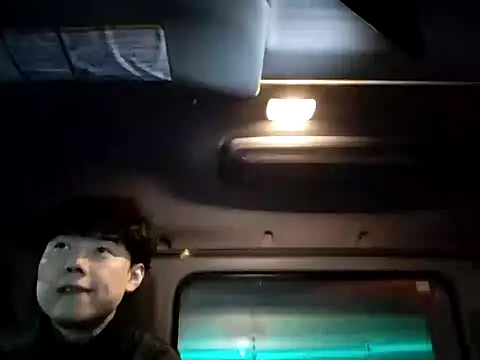 whitebriefboy online show from February 2, 2025, 2:24 pm