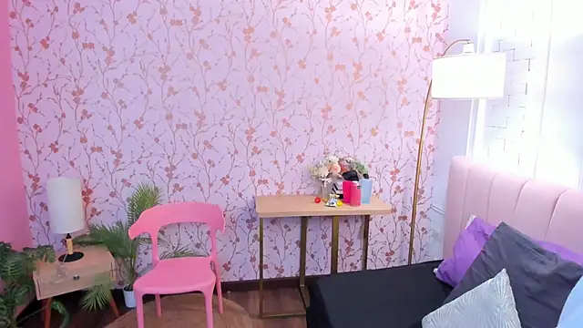 amber-hill online show from September 12, 2025, 7:02 pm