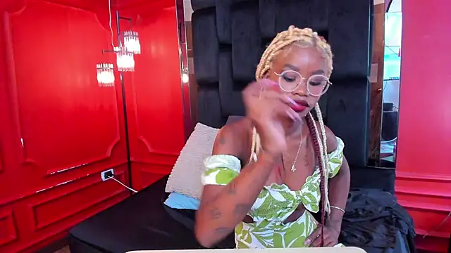 amber-hill online show from September 26, 2025, 5:09 pm