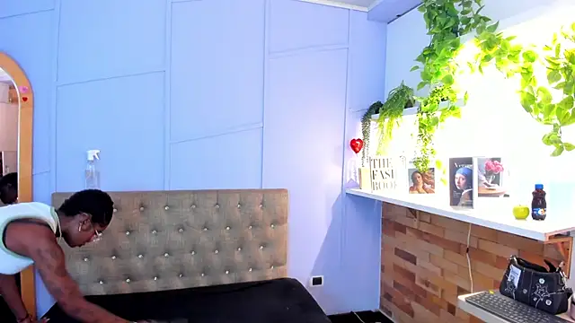 amber-hill online show from June 22, 2026, 12:24 pm