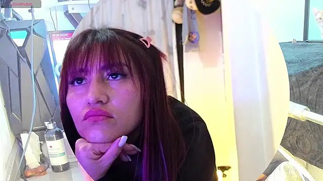 jolee   online show from November 14, 2025, 2:26 am