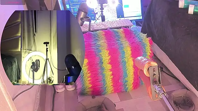 jolee   online show from November 15, 2025, 2:04 am