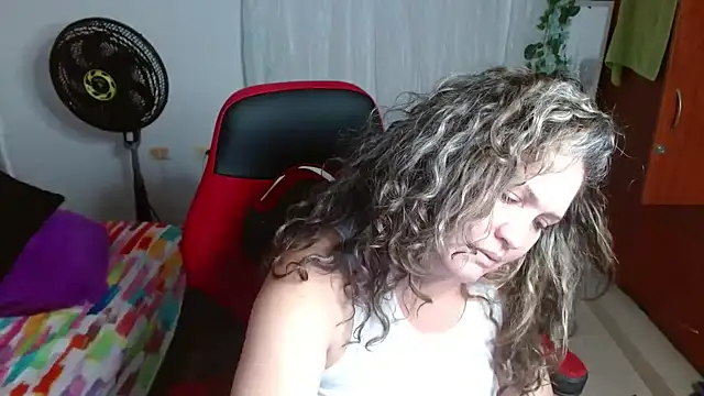 Snapshot of helenca43 chatting on September 9, 2025, 10:14 am helenca43 online show from September 9, 2025, 10:14 am