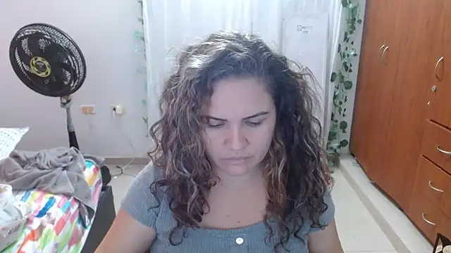 Snapshot of helenca43 chatting on September 11, 2025, 11:21 am helenca43 online show from September 11, 2025, 11:21 am