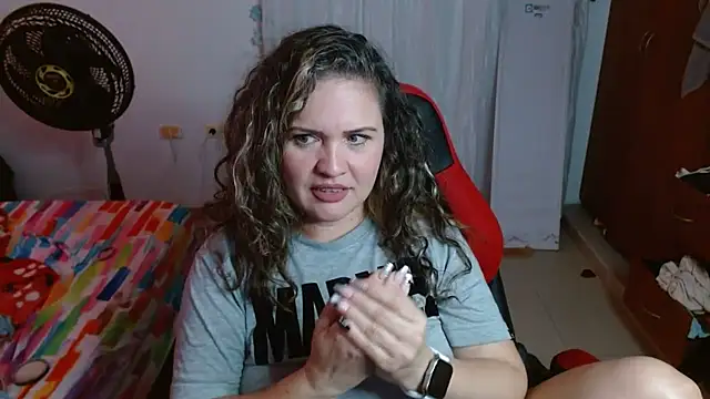 Snapshot of helenca43 chatting on September 16, 2025, 11:22 am helenca43 online show from September 16, 2025, 11:22 am