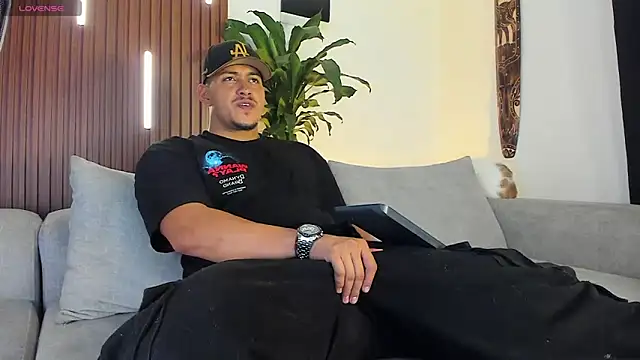 Snapshot of lucasanto_ chatting on February 2, 2026, 1:48 am lucasanto online show from February 2, 2026, 1:48 am