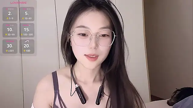 Snapshot of Sweet-Angel999 chatting on March 18, 2025, 2:28 pm Sweet-Angel999 online show from March 18, 2025, 2:28 pm