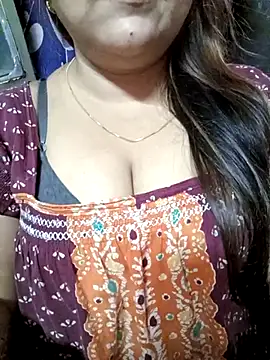 Snapshot of Beautyy38 chatting on March 5, 2025, 10:54 pm Beautyy38 online show from March 5, 2025, 10:54 pm