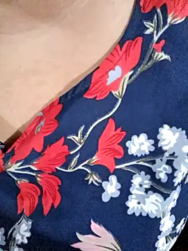 Snapshot of Beautyy38 chatting on November 18, 2025, 3:10 am Beautyy38 online show from November 18, 2025, 3:10 am