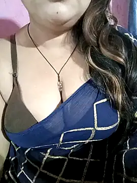 Snapshot of Beautyy38 chatting on February 9, 2025, 3:43 am Beautyy38 online show from February 9, 2025, 3:43 am