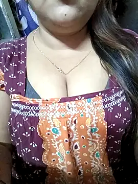 Snapshot of Beautyy38 chatting on March 5, 2025, 7:49 pm Beautyy38 online show from March 5, 2025, 7:49 pm