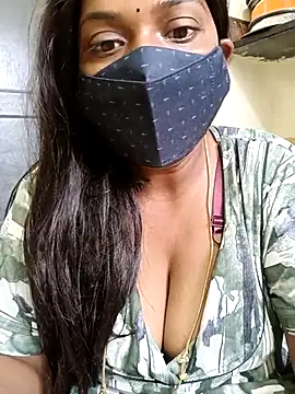 Snapshot of Renuma chatting on February 14, 2025, 3:43 am Renuma online show from February 14, 2025, 3:43 am