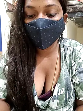 Snapshot of Renuma chatting on February 13, 2025, 9:06 pm Renuma online show from February 13, 2025, 9:06 pm