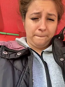 Strawberryyyyik online show from October 4, 2025, 1:12 pm