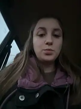 Strawberryyyyik online show from December 28, 2024, 1:49 pm